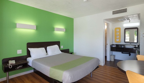 Standard Room, 1 Queen Bed, Accessible, Non Smoking