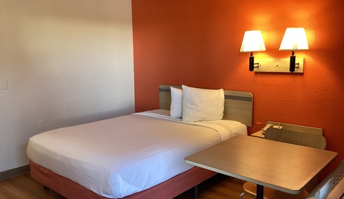 Deluxe Room, 1 Queen Bed, Non Smoking, Refrigerator