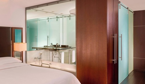 Club Room, 1 Queen Bed