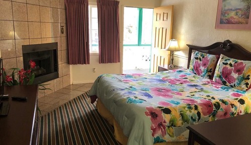 Standard Room, 1 King Bed, Fireplace