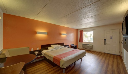 Standard Room, 1 King Bed, Non Smoking