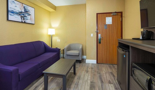Suite, 1 King Bed, Non Smoking