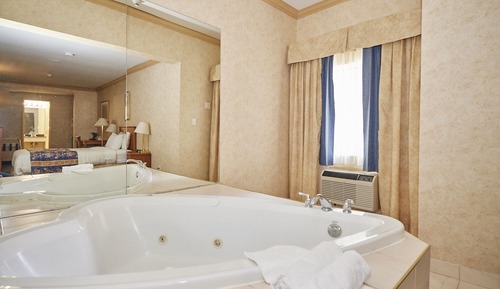 Suite, Jetted Tub