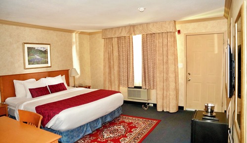Standard Room, 1 King Bed, Balcony