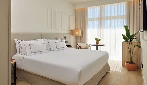 Melia Guest Connecting Room (2+2)