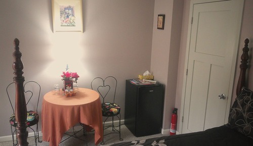 Basic Double Room, Ensuite, Mountain View (Iris)