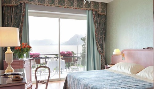Classic Double Room, Partial Lake View
