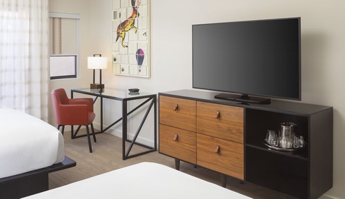 Room, 2 Queen Beds (Courtyard Red Rock View)