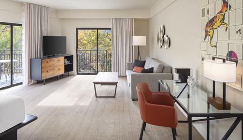 Signature Studio Suite (Creekside)