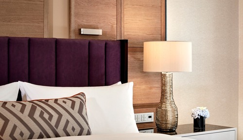 Deluxe Room, 1 King Bed, Corner
