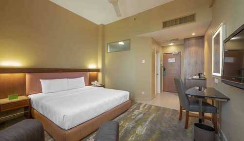 Standard Room, 1 King Bed