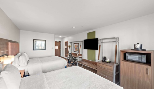 Room, 2 Queen Beds, Roll-In Shower
