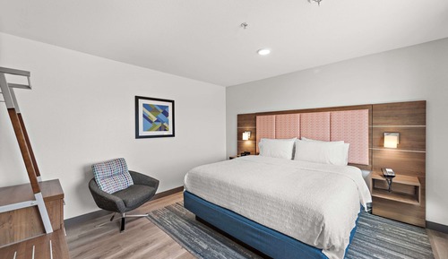 Studio, 1 King Bed, Accessible