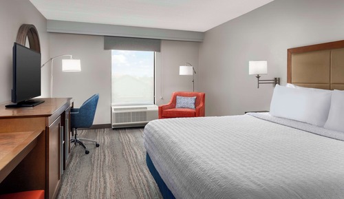 King 1 Bedroom Suite W/ Sofabed Wetbar Non Smoking