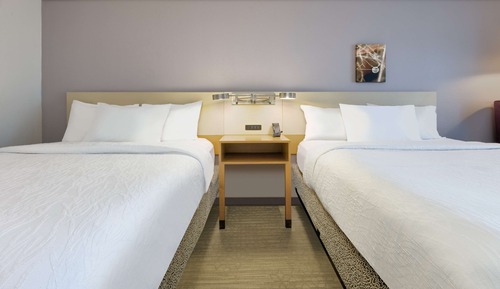 Room, 2 Queen Beds, Accessible, Bathtub