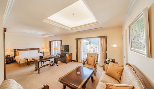 Deluxe Suite, 1 King Bed, City View