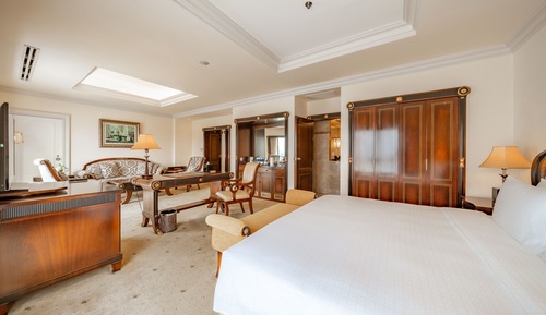 Deluxe Suite, 1 King Bed, River View (King)