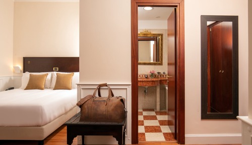 Economy room French bed
