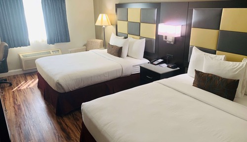 Standard Room, 2 Queen Beds, Non Smoking, Refrigerator & Microwave (Pet Friendly)