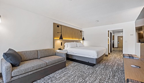 Deluxe King Suite with Kitchenette