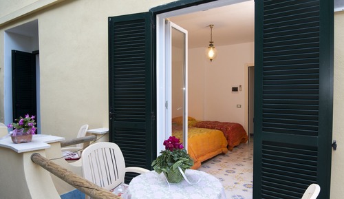 Economy Double Room, Garden View
