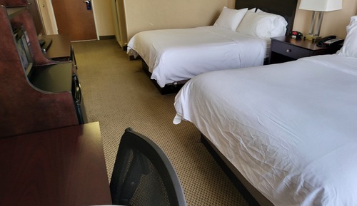 Standard Room, 2 Queen Beds, Roll-in Shower (Communications)