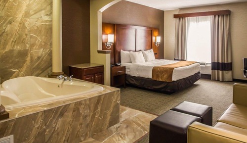 Suite, Non-Smoking, 1 King Bed with Sofa Bed and Jacuzzi