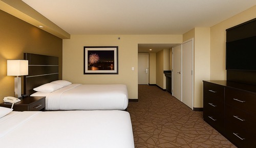 2 Queen Beds with Sofa Bed City View