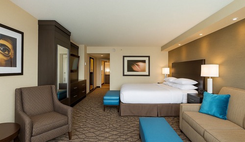 King Bed with Sofa Bed Cityview Suite