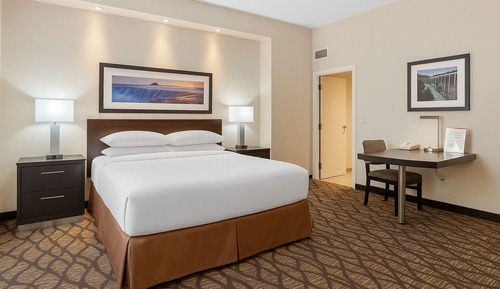 3 Queens with view of Niagara Falls and American Falls - Floors 11-18