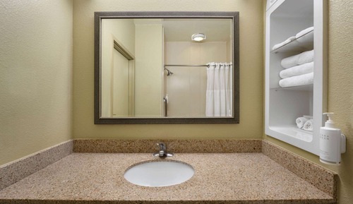 Room, 1 King Bed, Accessible, Non Smoking (Mobility, Tub w/ Grab Bars)