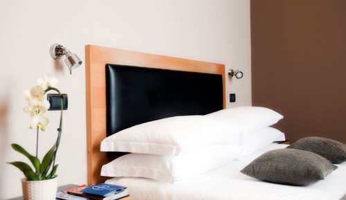 Standard Room, 1 Double Bed, Non Smoking (Bed is French Bed)