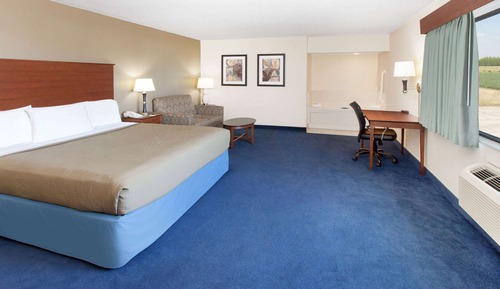 Deluxe Room, 1 King Bed, Accessible