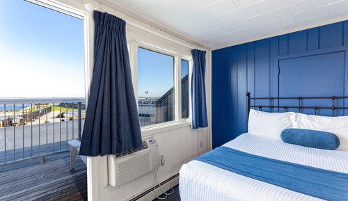 Room, 1 King Bed, Balcony, Pool View