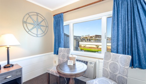 Room, 1 King Bed, Partial Ocean View, Poolside