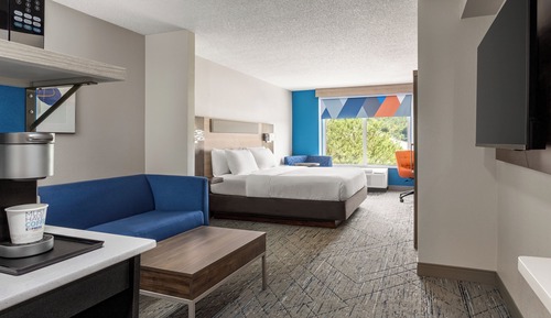 Suite, 1 King Bed, Mobility Accessible (Accessible Tub)