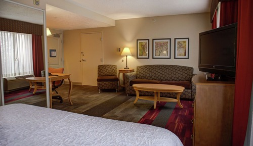 Suite, 1 King Bed, Accessible, Non Smoking