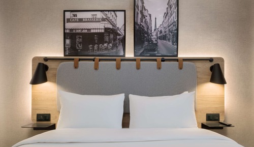 Standard Room, 1 Queen Bed