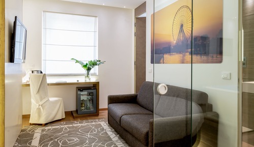 Round Suite with Hot Tub