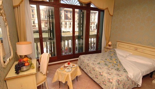 Standard Double or Twin Room, Canal View