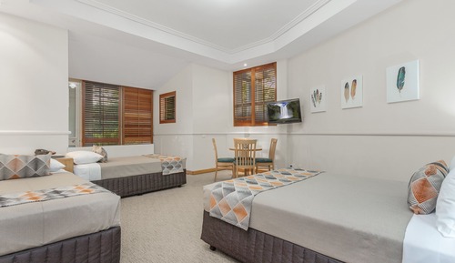 Classic Quadruple Room, Multiple Beds, Kitchenette