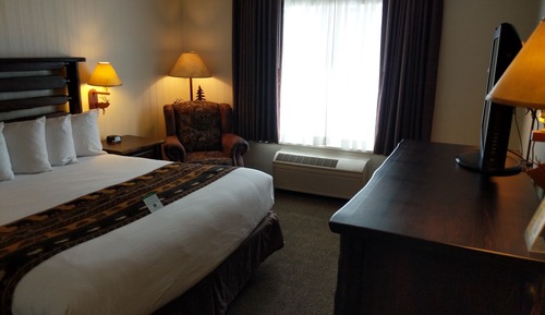 Standard Room, 1 King Bed, Accessible (King room with pillowtop bed)
