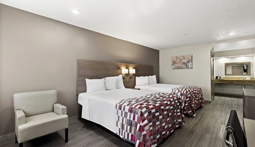 Deluxe Room, 2 Queen Beds, Accessible, Non Smoking