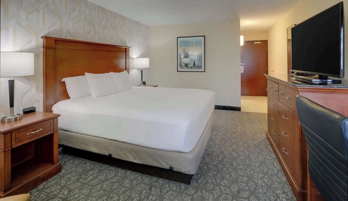 Deluxe Room, 1 King Bed, Refrigerator & Microwave (Upper Floor)