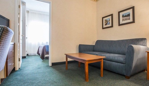 Suite, 1 Queen Bed with Sofa bed, Accessible, Non Smoking