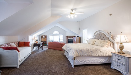 Goldfinch Room