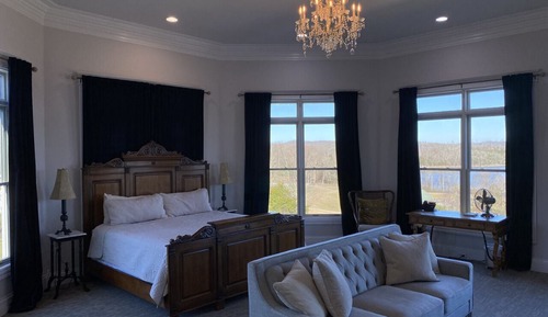 Eagles Landing Suite