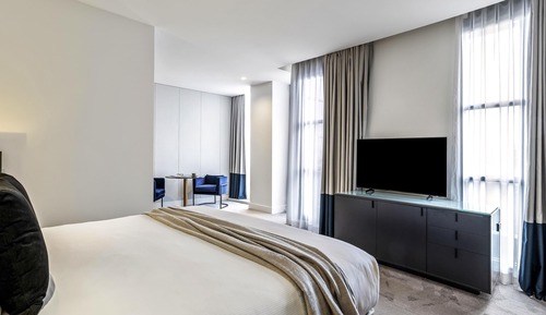 Peppers Premium King Deluxe Room