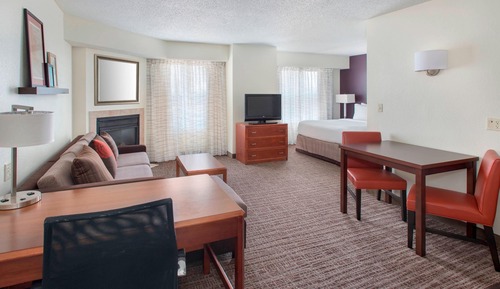 Studio, 1 Queen Bed with Sofa bed, Non Smoking (Mobility/Hearing Access, Roll-In Shwr)