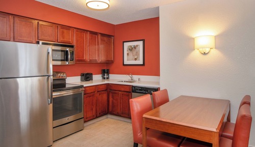 Suite, 1 Bedroom, Non Smoking (Mobility/Hearing Access, Roll-In Shwr)